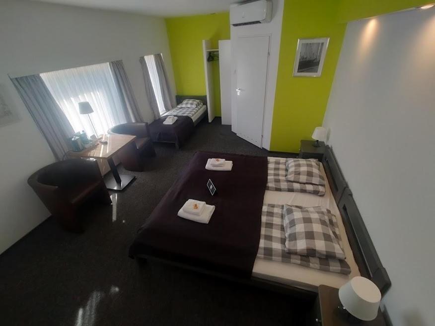 Rj Hotel Pabianice Ngoại thất bức ảnh