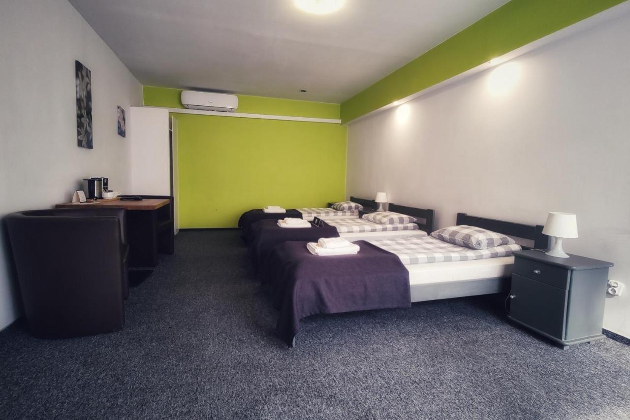 Rj Hotel Pabianice Ngoại thất bức ảnh